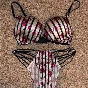 32c VS bombshell studded bra w matching nwot panty